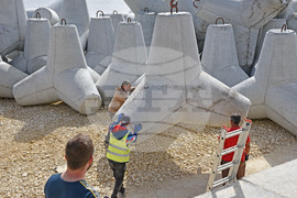 Варна - вълнолом - ремонт