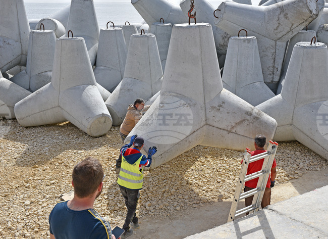 Варна - вълнолом - ремонт