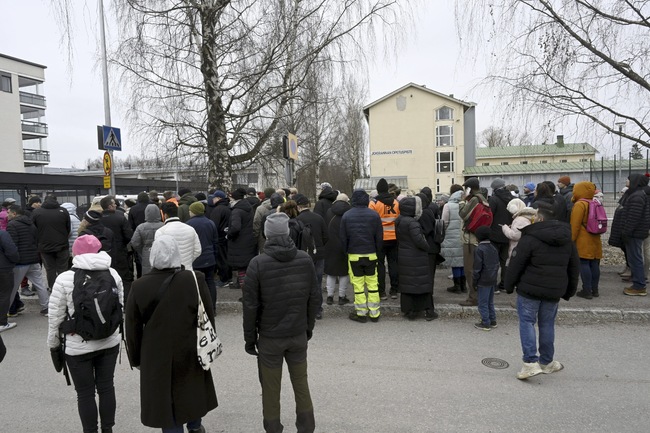 Ученик на 12 години загина, а двама негови връстници са сериозно ранени при стрелбата в училище във Финландия