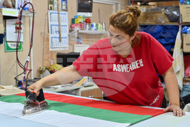 Първомай - изработка на знамена