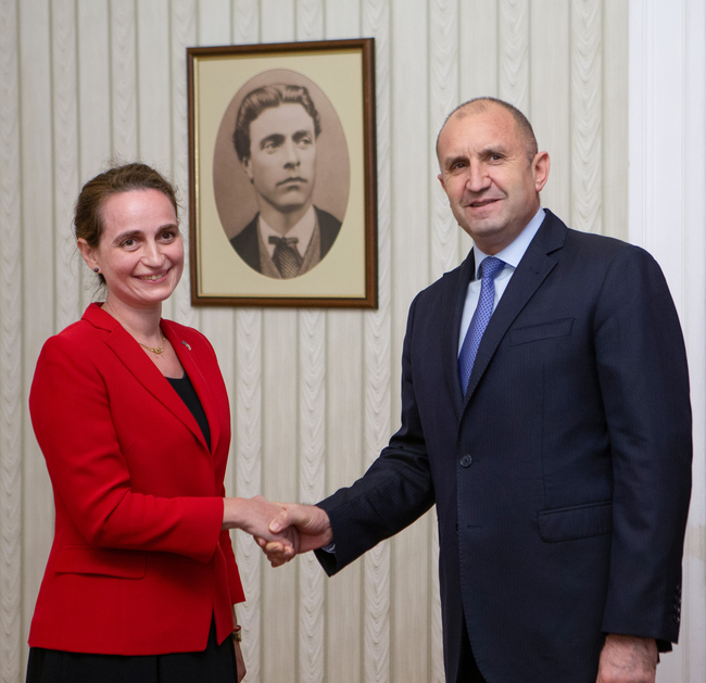 Президентът Румен Радев проведе среща с новия ръководител на Представителството на Европейската комисия у нас Йорданка Чобанова