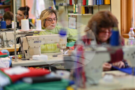 Първомай - изработка на знамена