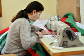 Първомай - изработка на знамена