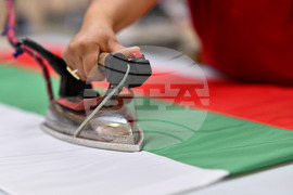 Първомай - изработка на знамена