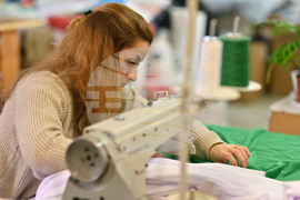 Първомай - изработка на знамена