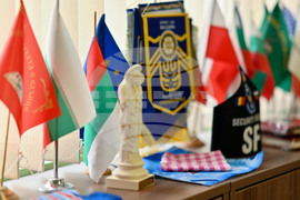 Първомай - изработка на знамена