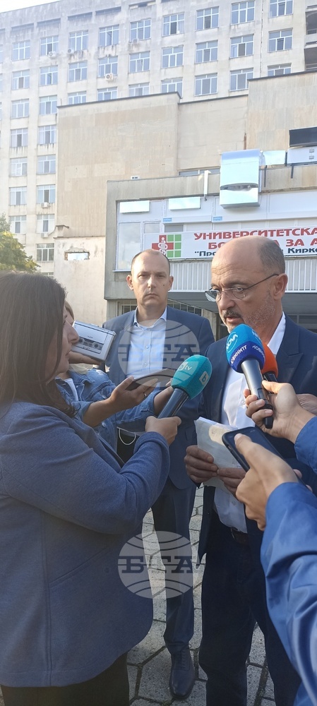 Оперират едно от двете деца, настанени в "Пирогов", другото се подобрява, съобщи служебният министър на здравеопазването