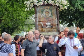 Троянски манастир - празник - икона