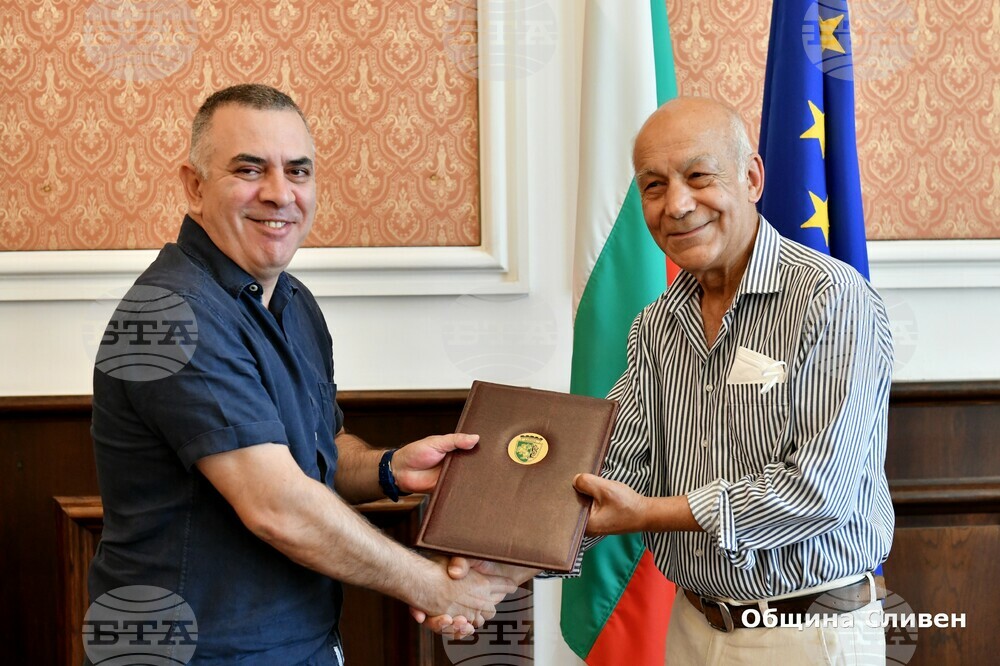 Община Сливен подкрепи с дарение проекта „Музиката вместо улицата“ на маестро Георги Калайджиев