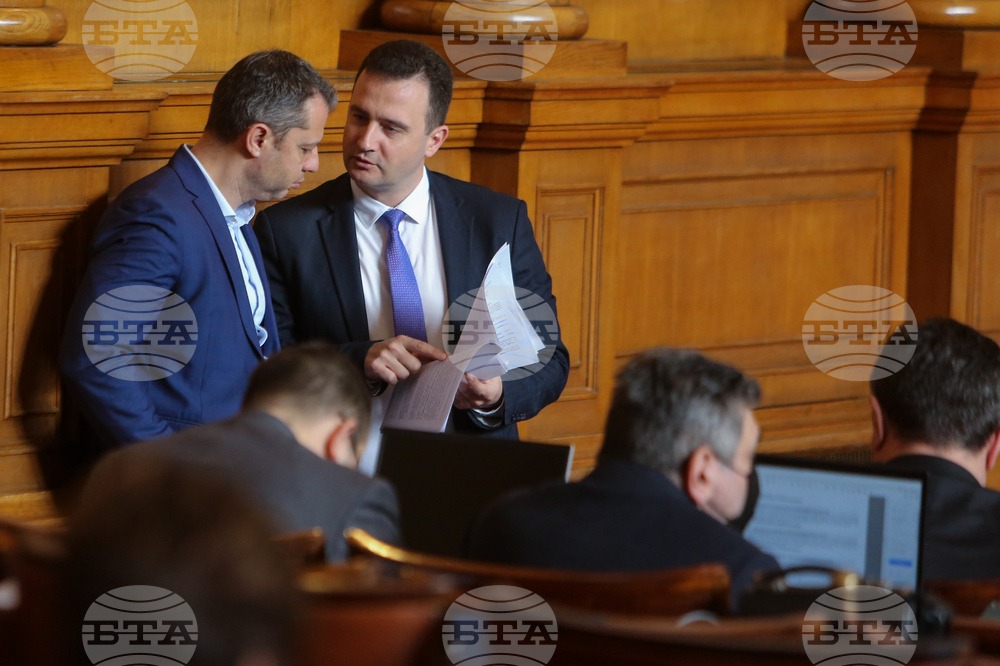 Депутатите обсъждат решение за създаване на Временна комисия за установяване на факти и обстоятелства относно газопроводи за пренос на природен газ от Руската федерация