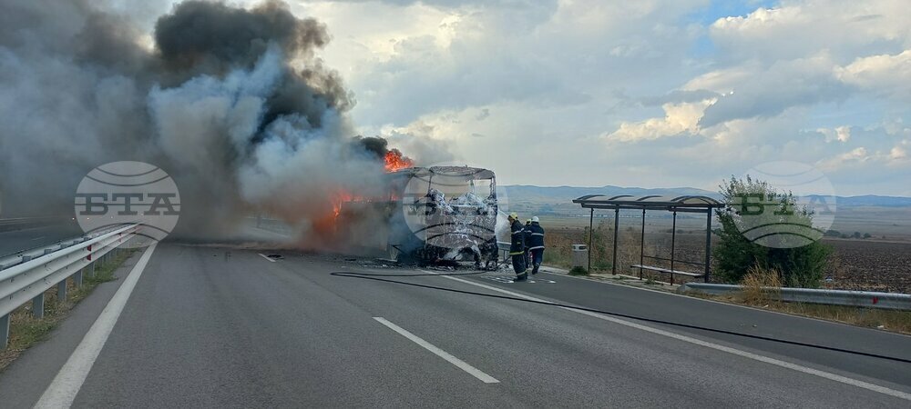 Автобус с ученици се запали в Централна Сърбия
