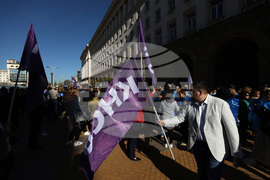 Синдикати - протест - възнаграждения