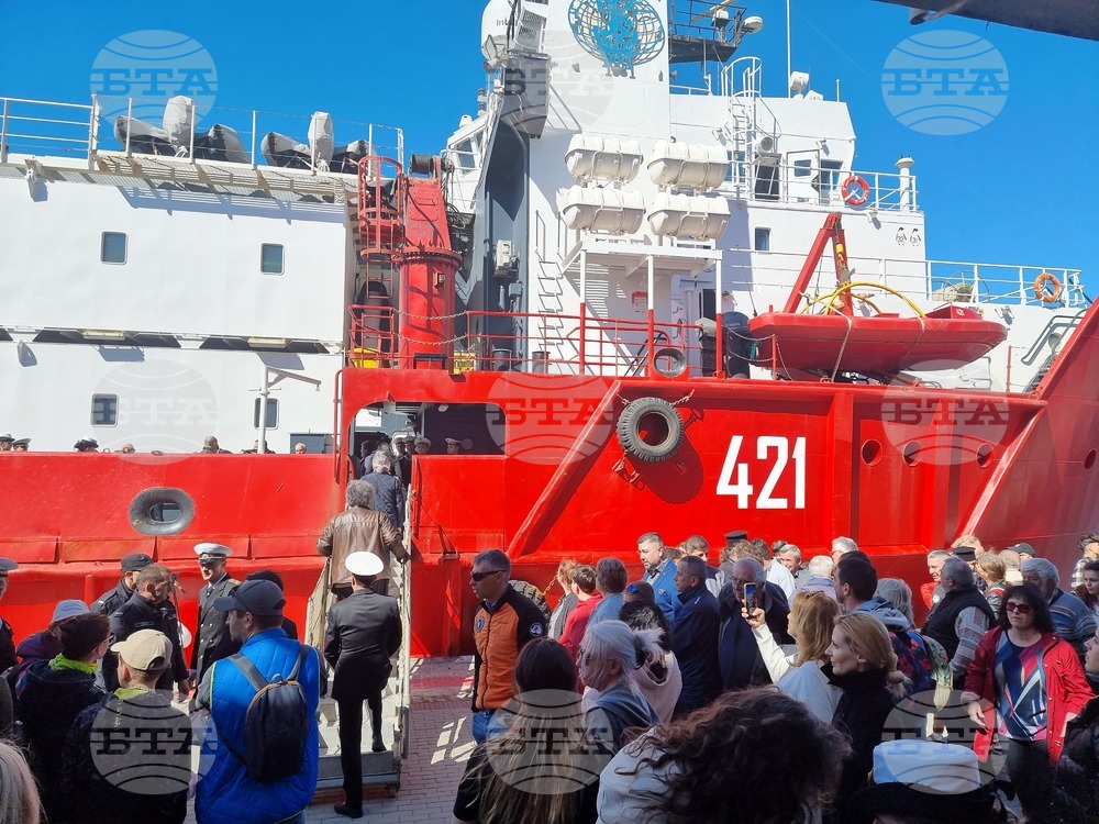 RSV 421 Returns from 32nd Polar Expedition