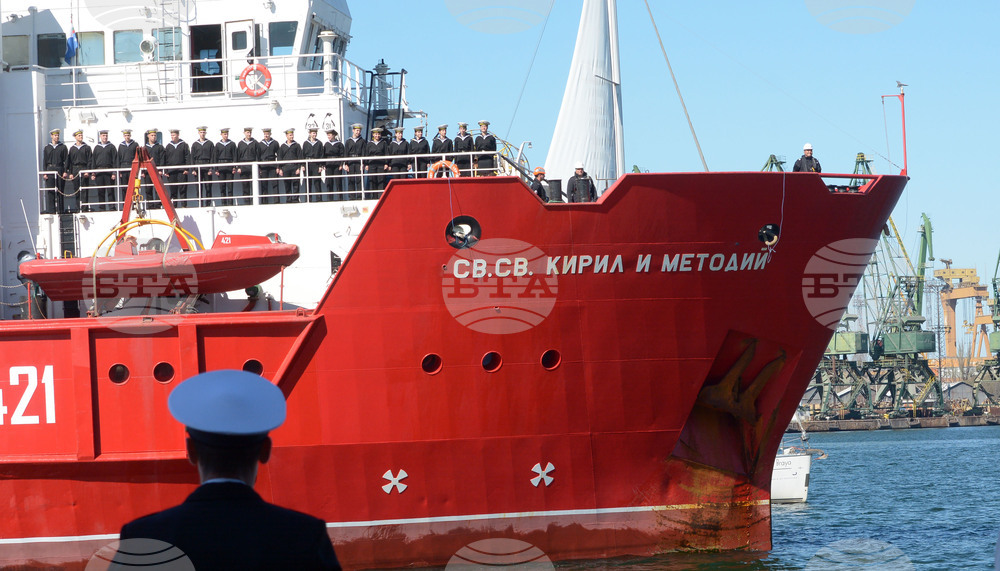 Варна - Научноизследователски кораб "Св. св. Кирил и Методии" (НИК 421) - завръщане