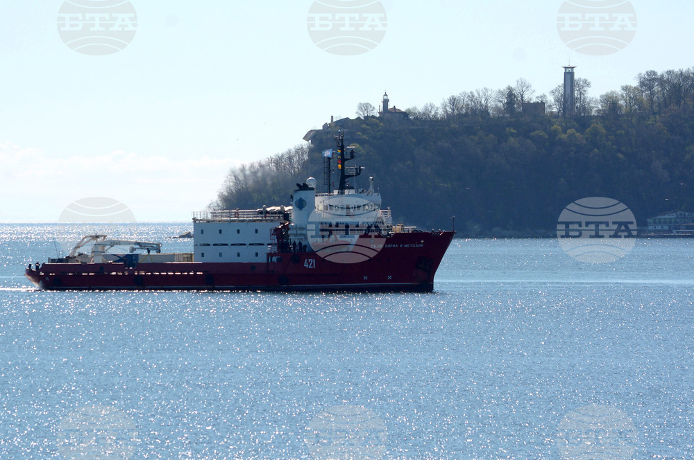 Варна - Научноизследователски кораб "Св. св. Кирил и Методии" (НИК 421) - завръщане