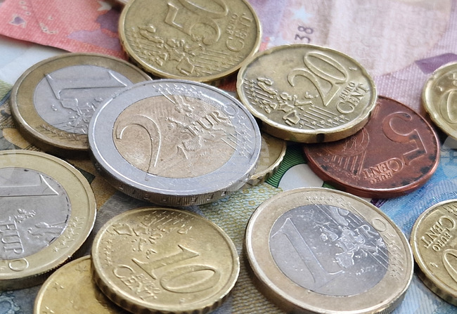 Еврото продължава да поскъпва спрямо долара 