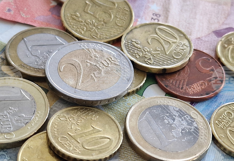 Европейската централна банка ЕЦБ определи днес референтен курс на еврото