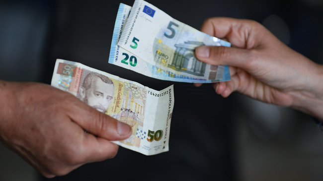 Political Reactions to President's Proposal for Euro Referendum Continue on Saturday