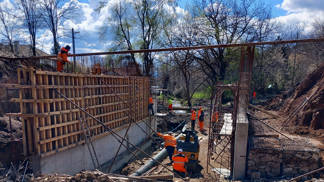 АПИ: До края на април ще е готов новият мост в с. Горна Кремена на път III-103 Мездра - Роман