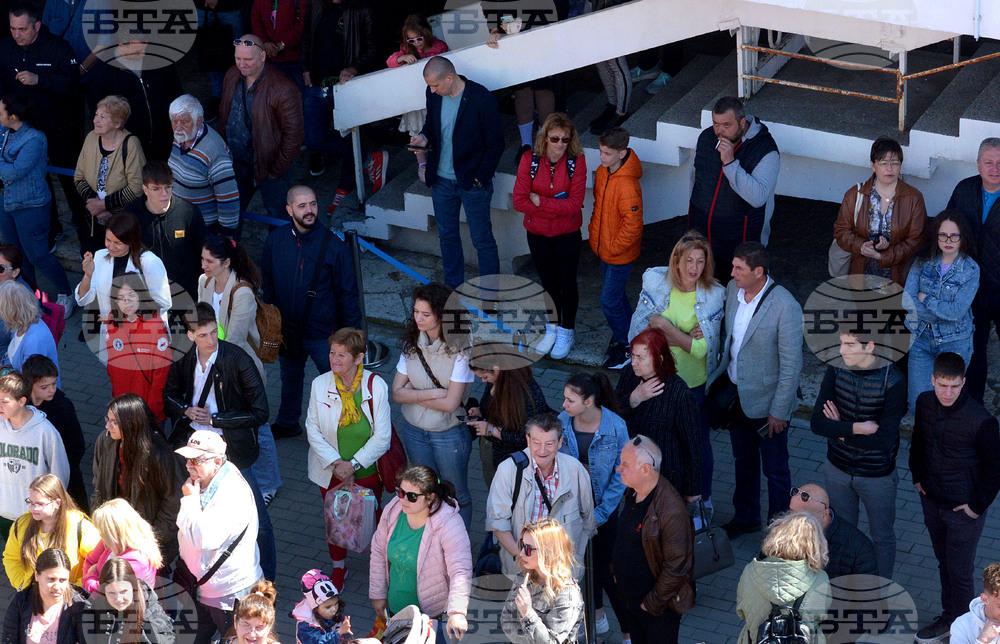 Варна - Научноизследователски кораб "Св. св. Кирил и Методии" (НИК 421) - посрещане