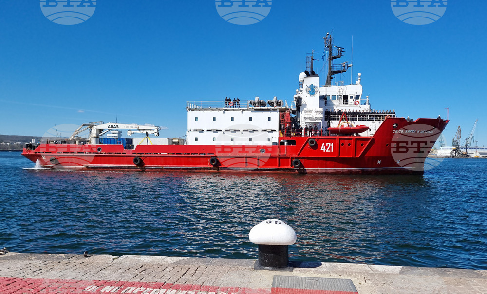 Варна - Научноизследователски кораб "Св. св. Кирил и Методии" (НИК 421) - посрещане