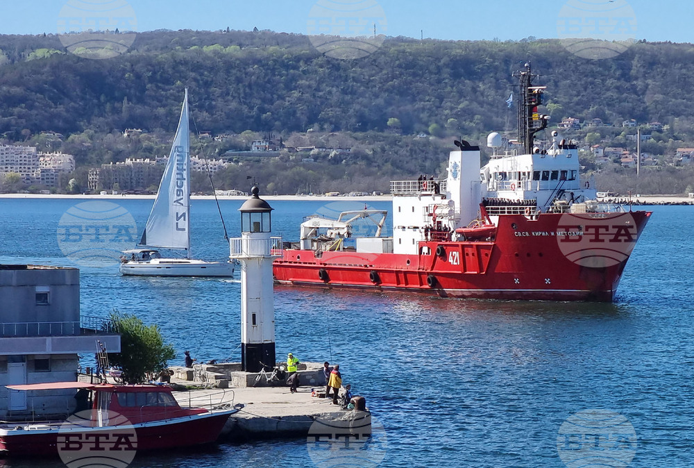 Варна - Научноизследователски кораб "Св. св. Кирил и Методии" (НИК 421) - посрещане