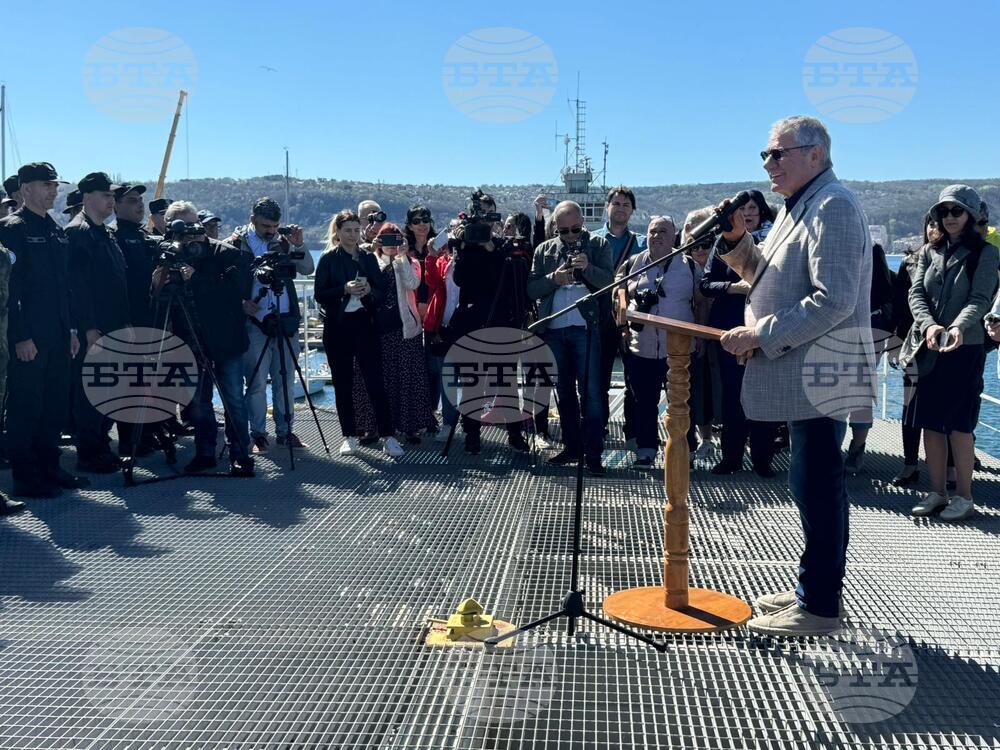 Варна - Научноизследователски кораб "Св. св. Кирил и Методии" (НИК 421) - завръщане