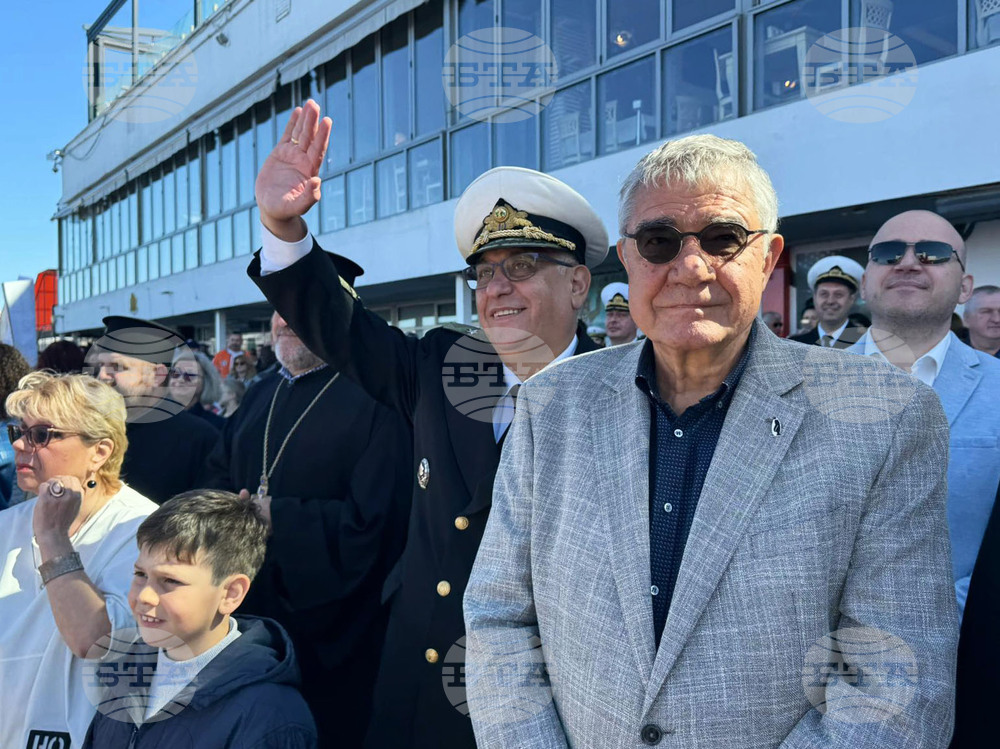 Варна - Научноизследователски кораб "Св. св. Кирил и Методии" (НИК 421) - завръщане