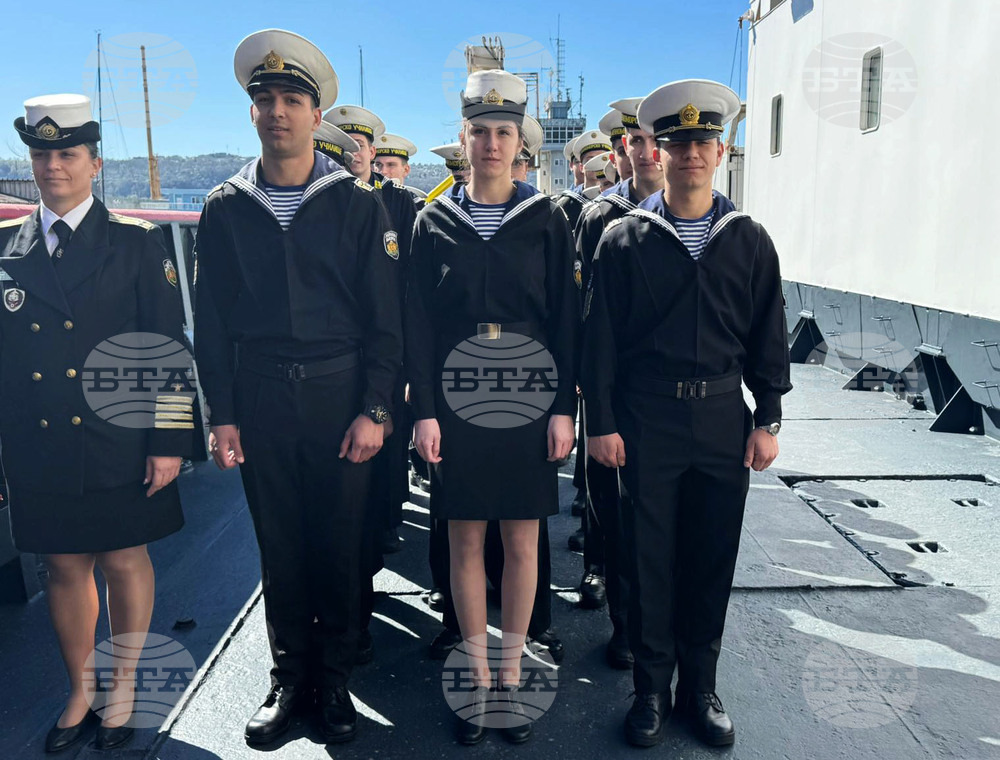 Варна - Научноизследователски кораб "Св. св. Кирил и Методии" (НИК 421) - завръщане