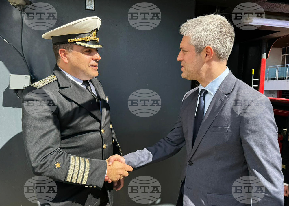 Варна - Научноизследователски кораб "Св. св. Кирил и Методии" (НИК 421) - завръщане