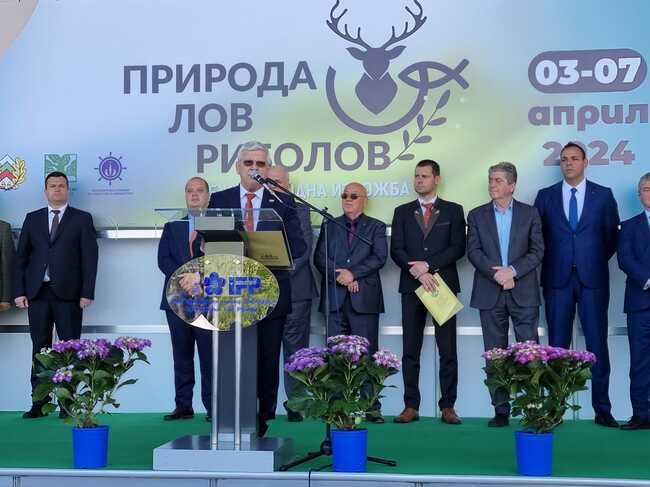 Министър Вътев: България остава лидер по отношение на трофейните качества на дивеча