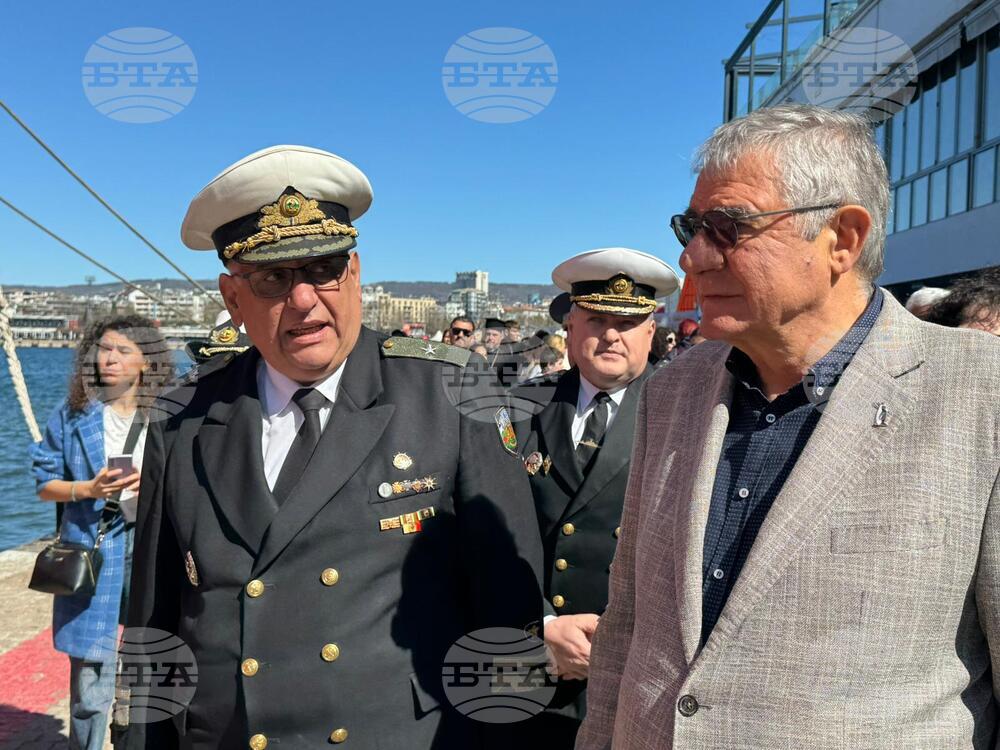 Варна - Научноизследователски кораб "Св. св. Кирил и Методии" (НИК 421) - завръщане