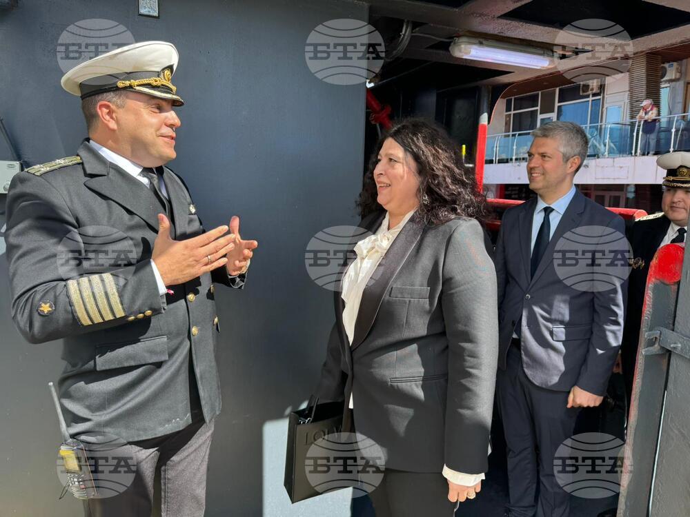 Варна - Научноизследователски кораб "Св. св. Кирил и Методии" (НИК 421) - завръщане