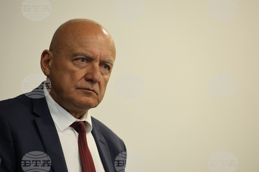 Членовете на новия изпълком сами са се отказали да получават финансови възнаграждения, обяви професор Изов