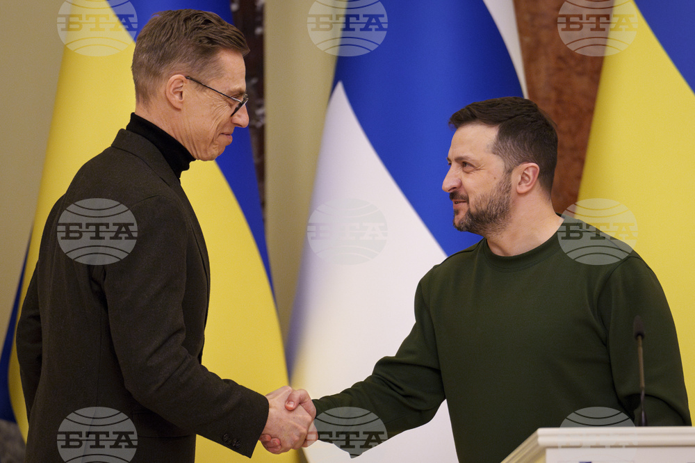 Украинският президент Зеленски обсъди в Швейцария нови помощи за Киев с финландския си колега Стуб