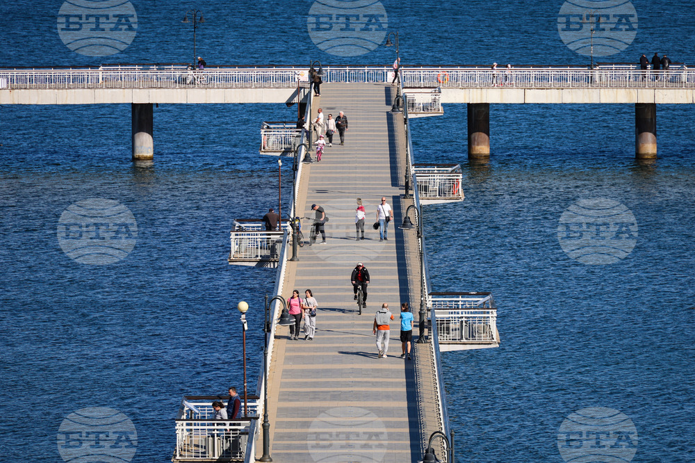 Бургас - слънчево време - ежедневие