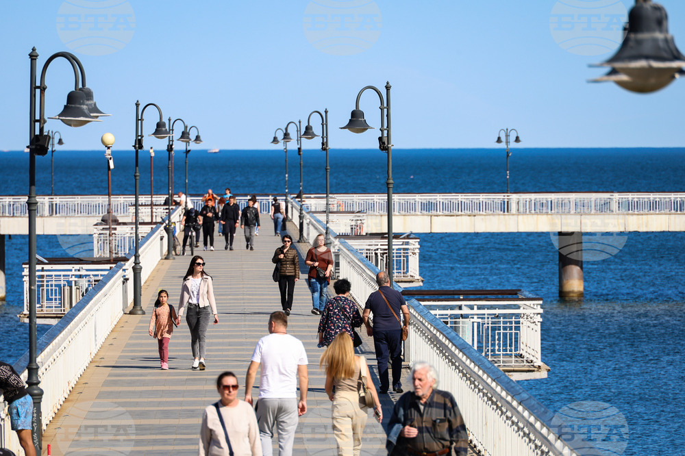 Бургас - слънчево време - ежедневие