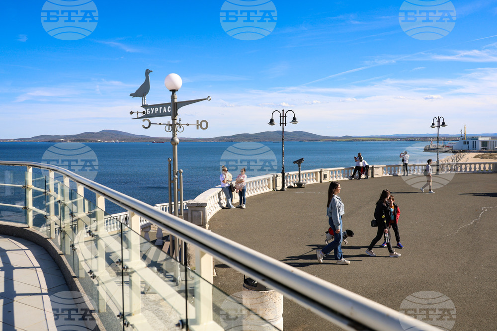 Бургас - слънчево време - ежедневие