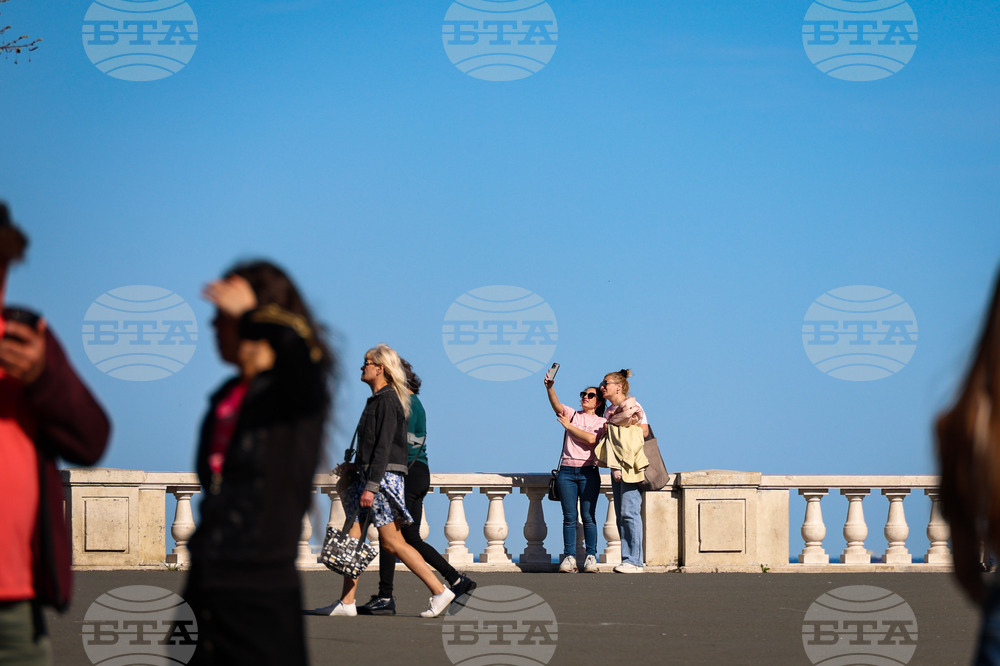 Бургас - слънчево време - ежедневие