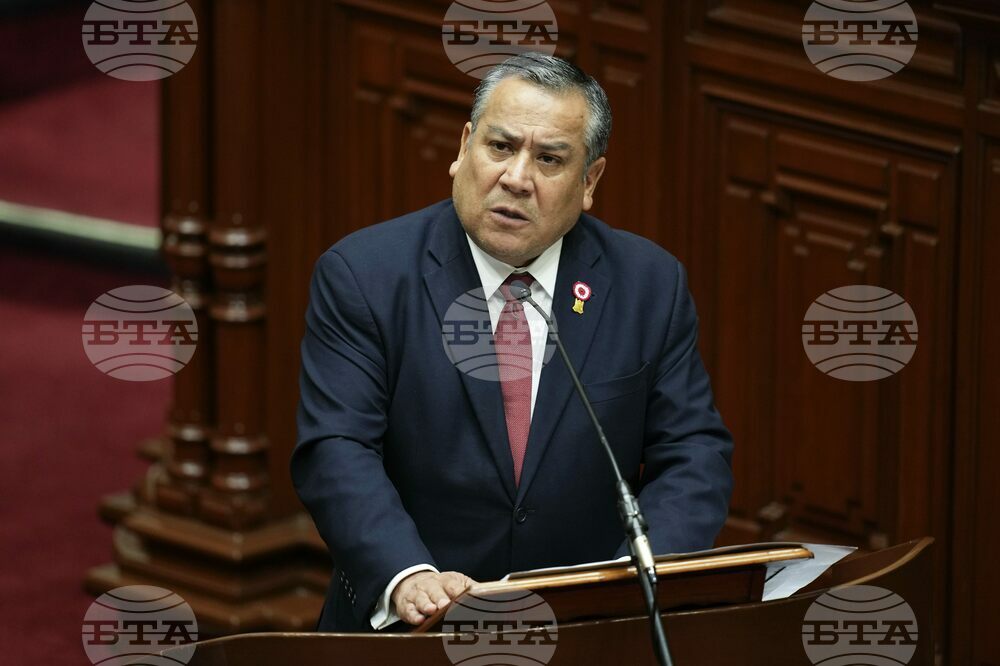 Перуанският премиер подаде оставка преди насрочен вот на недоверие