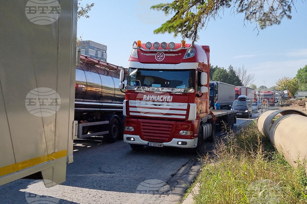 В Сърбия стартира инициатива за забрана на камионите да изпреварват по магистралите