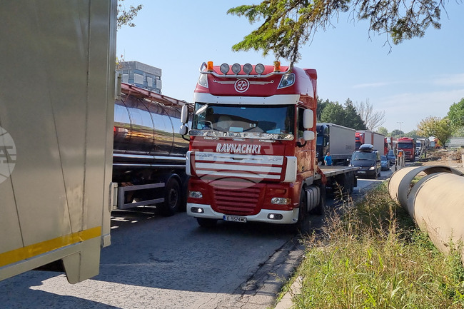 Русе - Дунав мост - автомобили - трафик