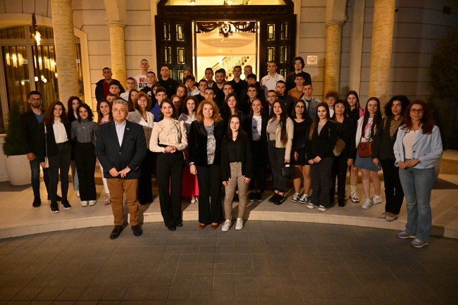 Асоциация "Докосни дъгата": Вицепрезидентът на Република България Илияна Йотова даде старт на финалния етап от Менторската програма „Младежите на България и Черна гора – мост за нови възможности“