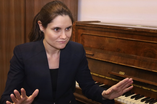 Българската диригентка Деляна Лазарова пред БТА: Аз съм фен на музиката, написана в нашето време. Това е музиката на нашия живот