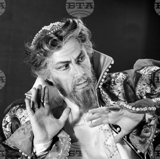  Никола Гюзелев - оперен певец