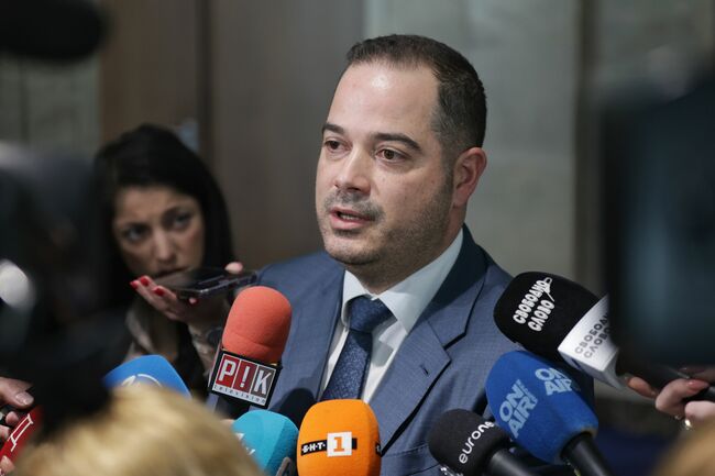 Приключи закритата част от заседанието на парламента с изслушването на вътрешния министър в оставка Калин Стоянов и ръководството на МВР