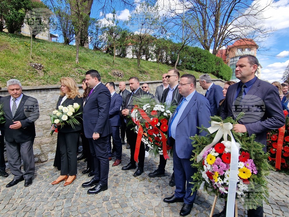 Черна гора - "Дванадесетте рози" - паметник - полагане на венци