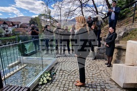 Черна гора - "Дванадесетте рози" - паметник - полагане на венци