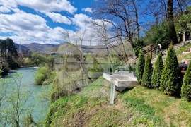 Черна гора - "Дванадесетте рози" - паметник