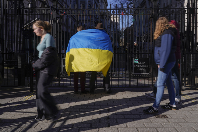 Великобритания не е установила маршрут за украинските бежанци, по който те да достигнат бреговете на Обединеното кралств